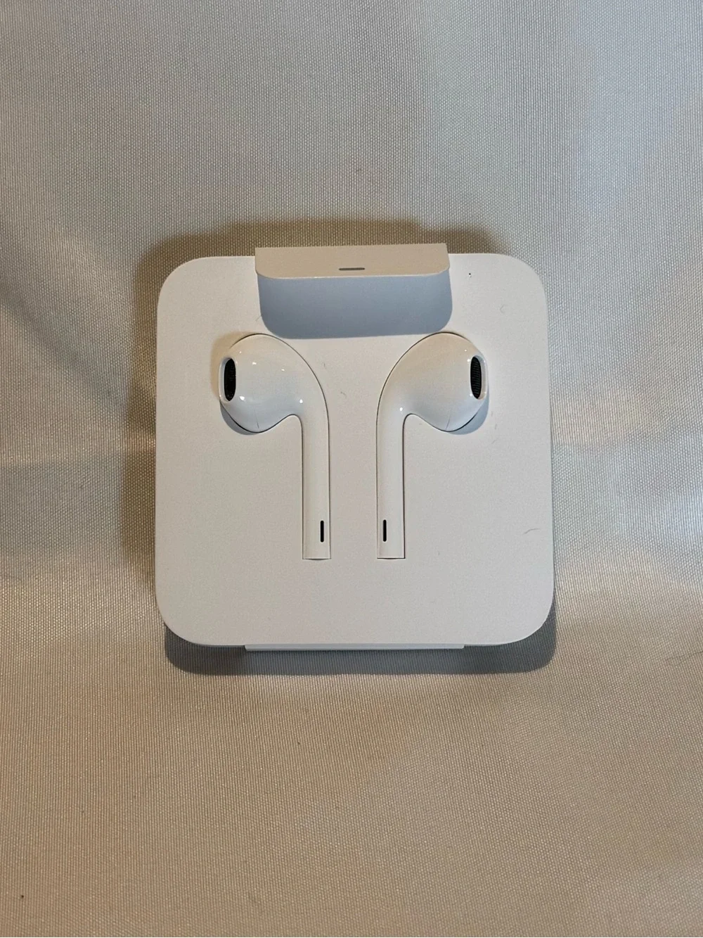 Apple EarPods Lightning Connector w/ 3.5mm Headphone Jack Adapter NWT